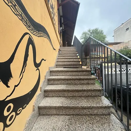 Apartment Giraffe Art Ducati Blq